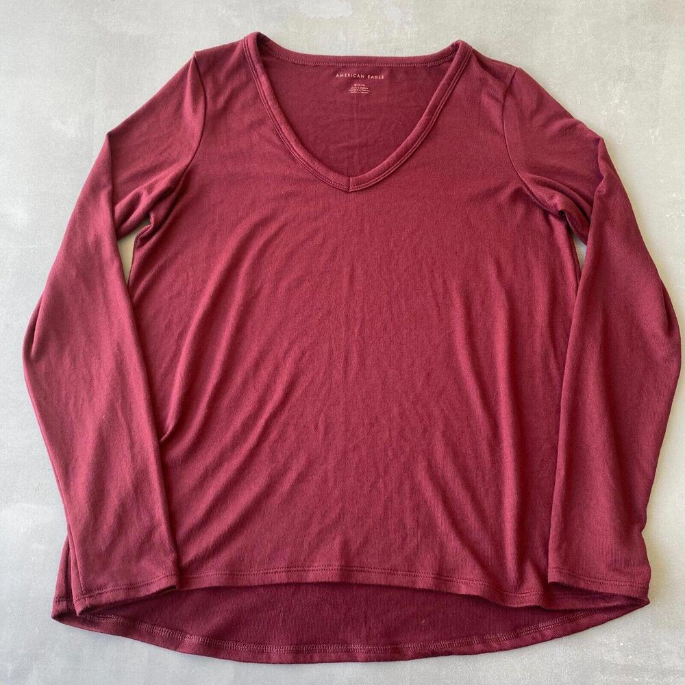 American Eagle Shirt Womens Medium Red‎ Soft Vneck Cozy Long Sleeve